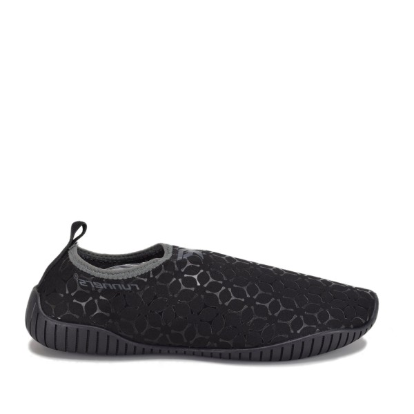 Runners 21026-01 Beach Shoe Black Runners 21026-01 Beach Shoe Black